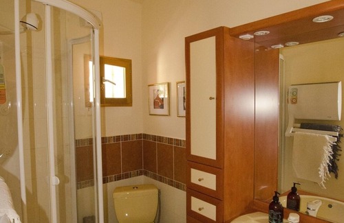 Greasque House | Charming guest room "Cezanne"/large swimming pool heated by solar panels