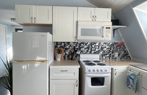 St. Petersburg Apartment | Charming Guesthouse Minutes Away From Downtown St. Petersburg