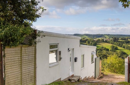 Newton Saint Cyres House | Charming Guesthouse in Peaceful Idyllic Setting