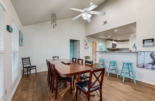 Port Bolivar House | Charming | Gulf Views | Large Deck | Dog Friendly