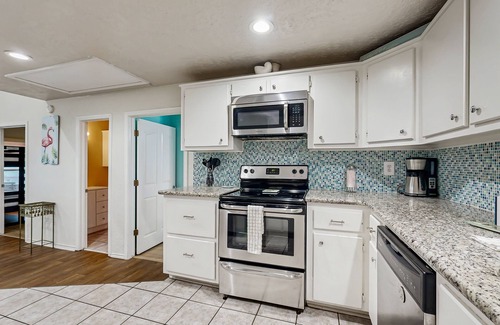 Port Bolivar House | Charming | Gulf Views | Large Deck | Dog Friendly