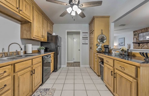 Gulfport House | Charming Gulfport Escape: Half-Mile to Beach!
