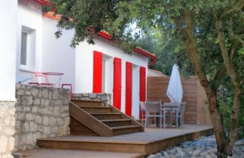 Saint-Palais-sur-Mer House | Charming house with garden and direct access to the beach (50 m)