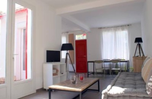 Saint-Palais-sur-Mer House | Charming house with garden and direct access to the beach (50 m)