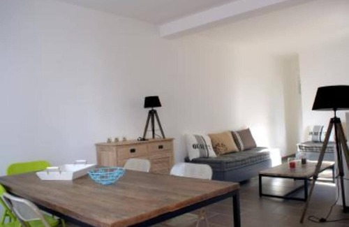 Saint-Palais-sur-Mer House | Charming house with garden and direct access to the beach (50 m)