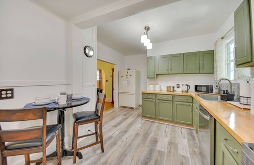 Hampton House | Charming Hampton Home ~ 7 Mi to Buckroe Beach!