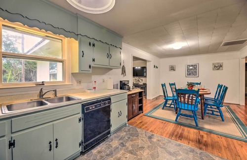 Harkers Island House | Charming Harkers Island Home - Fish & Boat!