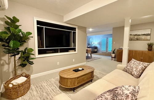 South Kansas City Apartment | Charming Hearthstone Flat: Your Chic KC Hideaway