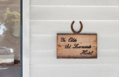 St Leonards House | Charming Heritage Haven 'Ye Olde St Leonards Hotel' 3 Bedroom, Pet Friendly, Fire Place, Free Wifi & Netflix, Walk to Beach & Shops