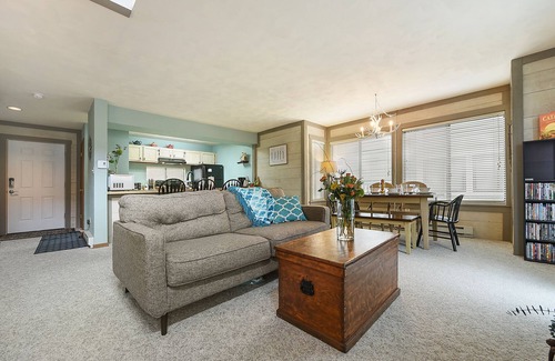 Hidden Valley House | Charming Hidden Valley Retreat with New Hot Tub Spa, Wood Stove, Sauna & Jacuzzi
