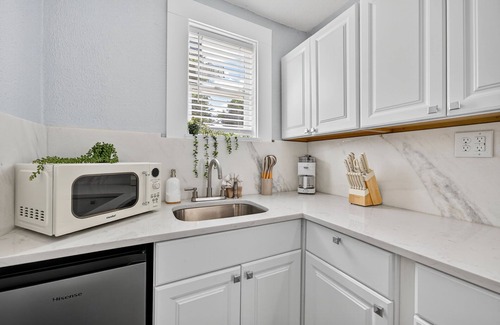 South Pensacola Cottage | Charming Hideaway Cottage Pensacola