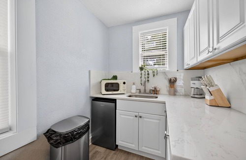 South Pensacola Cottage | Charming Hideaway Cottage Pensacola