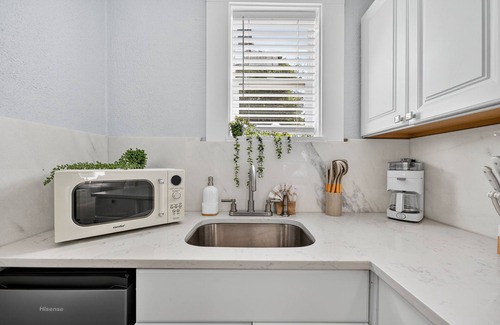 South Pensacola Cottage | Charming Hideaway Cottage Pensacola