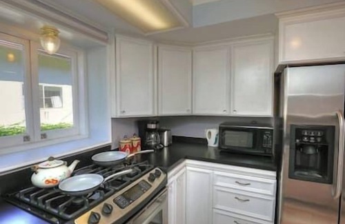 Upper East House | Charming Hideaway w/HotTub & Patio Near Downtown!