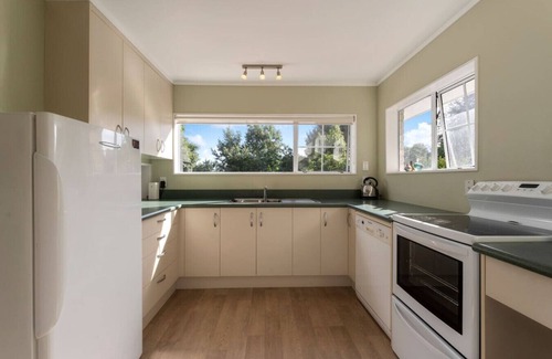 Taupo House | Charming Hideaway with wifi