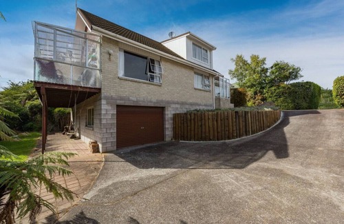 Taupo House | Charming Hideaway with wifi