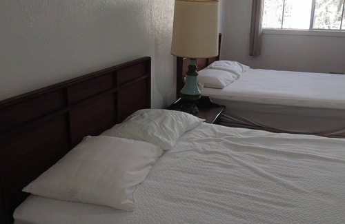 Mayo Hotel | Charming Hill Top 19 in lovely Mayo with Wi-Fi, AC, fitness room