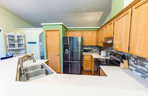 Hillsboro House | Charming Hillsboro Retreat on Windstone St Awaits Your Arrival - Book Now #41769