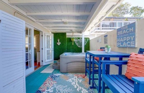 Ocean Beach House | Charming hillside cottage home with Ocean views