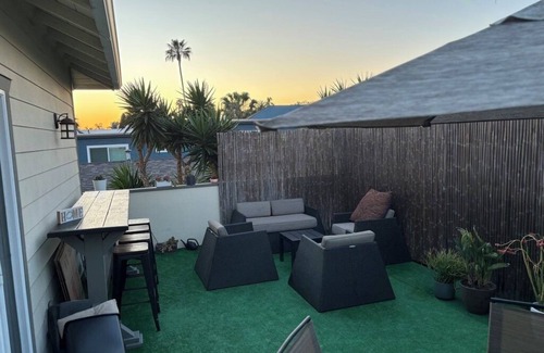 Golden Hill House | Charming Hilltop 2-bedroom townhome with WiFi, Parking in fabulous San Diego