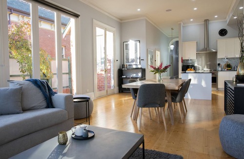 Ballarat House | Charming Historic Home With Modern Interior - In The Heart Of Ballarat