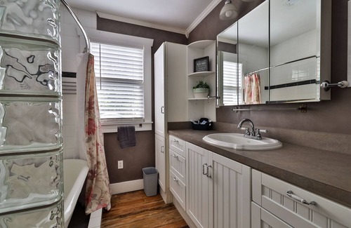 Historic District House | Charming historical 2-bedroom house in gorgeous New Smyrna Beach - pet friendly