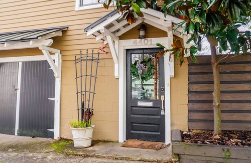St. Elmo Improvement League House | Charming Historic Carriage House