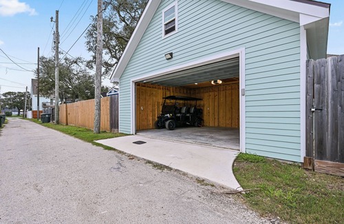 San Jacinto House | Charming Historic District Retreat – 2BR/2BA, Sleeps 8