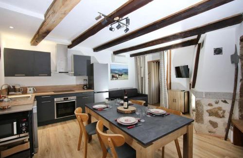 Leynhac Apartment | Charming historic gem with modern flair in Leynhac