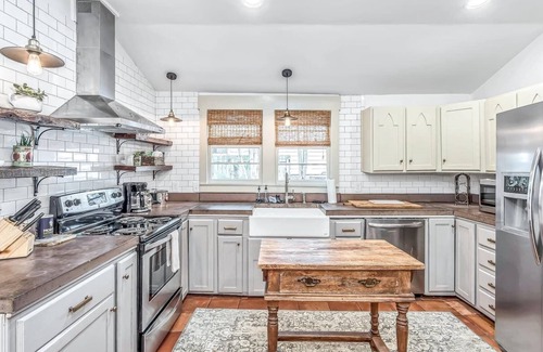 12 South House | Charming Historic Home/Walk to 12 South