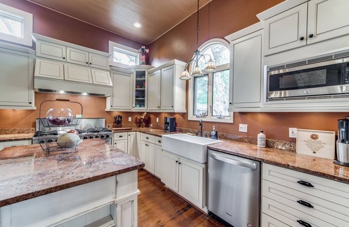 Boerne Other | Charming, Historic Home/sleeps 7