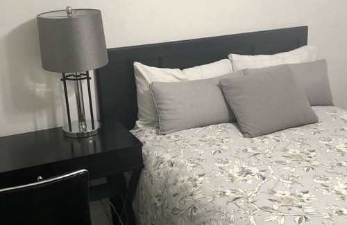 East Side Apartment | Charming Historic Loft - Room Rental in Apt