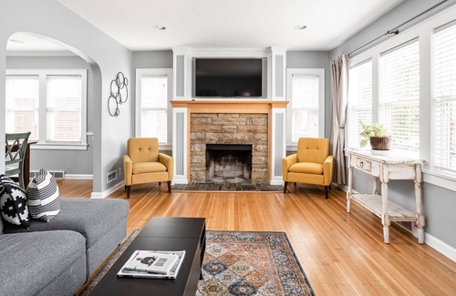 Indianapolis House | Charming Historic Fully Updated Home- Sleeps 12-13. Pet friendly!