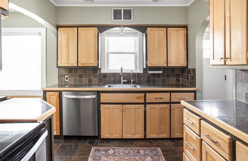Indianapolis House | Charming Historic Fully Updated Home- Sleeps 12-13. Pet friendly!