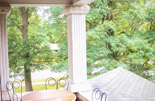 Pittsburg House | Charming Historic Victorian Home W/Fireplace