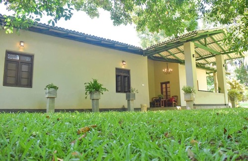 Ambalangoda Villa | Charming & historical 3-Bed Bungalow in Hikkaduwa