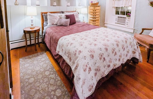 Springfield Cottage | Charming Historical Cottage in Springfield, OH