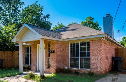 West Dallas House | Charming Home - 15 Min. to Downtown!
