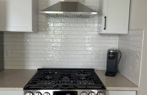 Lake Geneva House | Charming Home - 4 blocks from Downtown Lake Geneva – 3 En-Suite Bedrooms