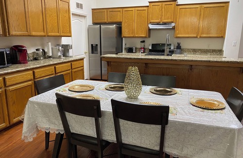 Greenacres House | Charming Home. 5 bedrooms .2 restrooms .2 Living rooms with 10 beds for 16 guest