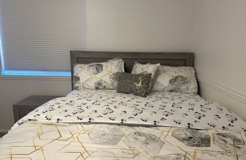 Coolidge House | Charming home close to Casa Grande Ruins National Monument Ideal for Families.