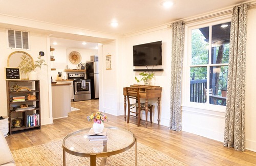 Washington Park Cottage | Charming Home-Modern Comforts & Style-300+ Reviews