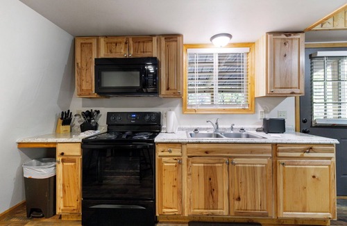 Hood House | Charming Home near Skyline Drive
