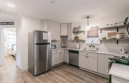 Crestline Area House | Charming Home near Dickies+KING bed+CLEAN+Quiet Street