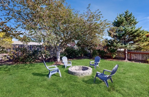 Warrenton House | Charming home near ocean with patio, firepit, WiFi, streaming, and wood stove