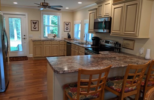 Sloans Valley House | Charming home nestled on the Cumberland.nA stone's throw away from boat ramp.