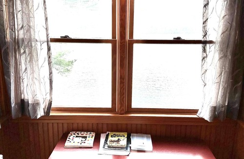 Worcester House | Charming home on Lake Quinsigamond!