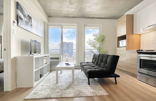 Little Burgundy Apartment | Charming Home-Perfect Location-Free Parking & Spa