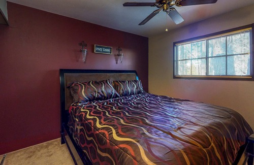 Summit Estates Cabin | Charming home w/ full kitchen & wood stove - minutes to ski slopes