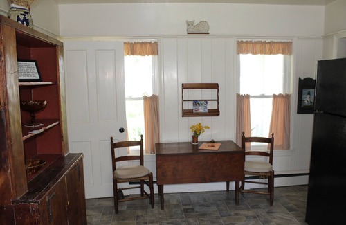 New Harbor House | Charming Home W/Harbor View: Walk to Resturants, Shops & Beach